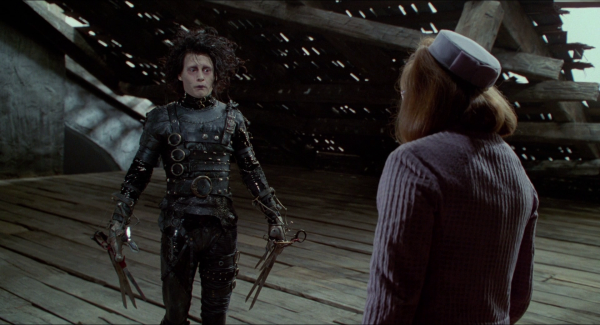 Johnny Depp als Edward und Dianne Wiest als Peg Bogg Quelle: Blu-ray